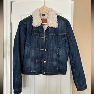 Levi’s Denim Sherpa Lined Jacket. Size Medium